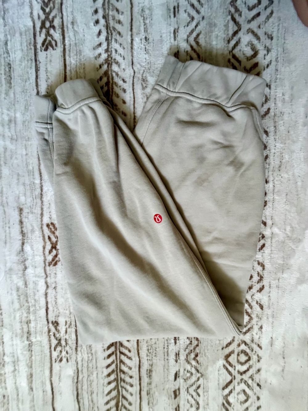 Lululemon cream joggers sweats, team Canada official - Picture 2 of 2